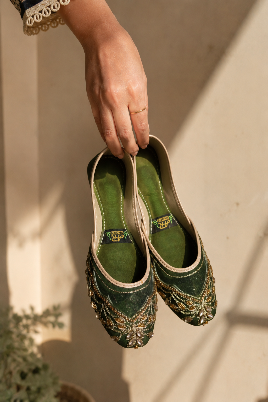 Emerald green organza khussa with zardozi embroidery – Sole & Stylo - soleandstylo