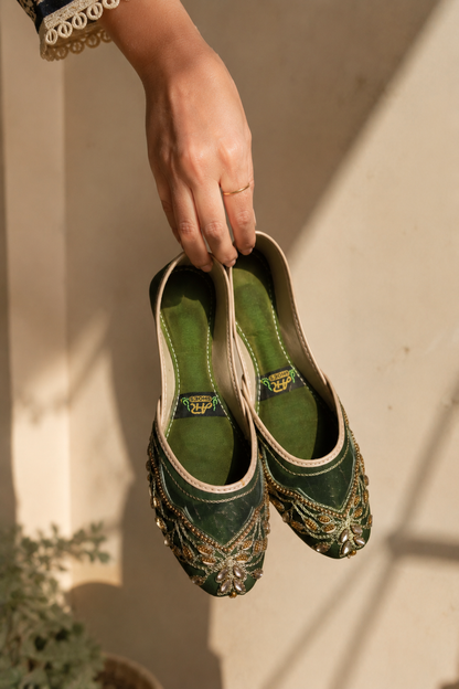 Emerald green organza khussa with zardozi embroidery – Sole & Stylo - soleandstylo