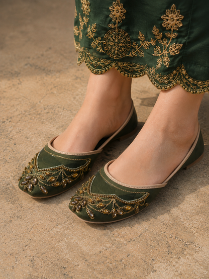 Green organza khussa side view – Sole & Stylo - soleandstylo